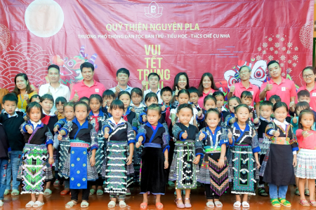 "Vui tết Trung thu" với trẻ em vùng cao Yên Bái