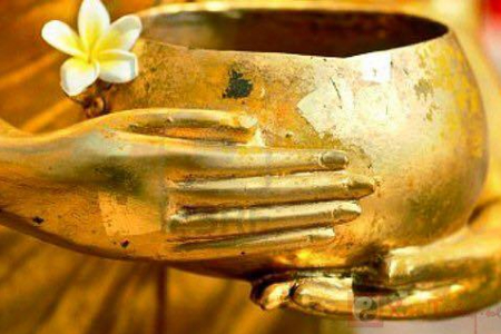 Phát tâm công đức tại chùa Phổ Quang
