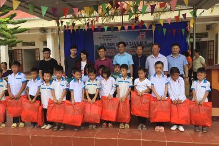 "Năm học yêu thương - Vui Tết đoàn viên"