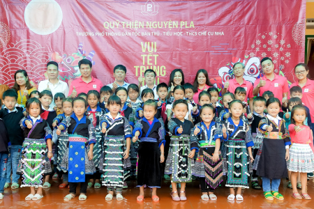 "Vui tết Trung thu" với trẻ em vùng cao Yên Bái