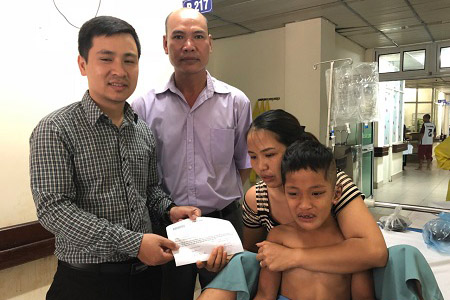 Hỗ trợ viện phí phẫu thuật cấp cứu bé 10 tuổi bị cây đổ vào người
